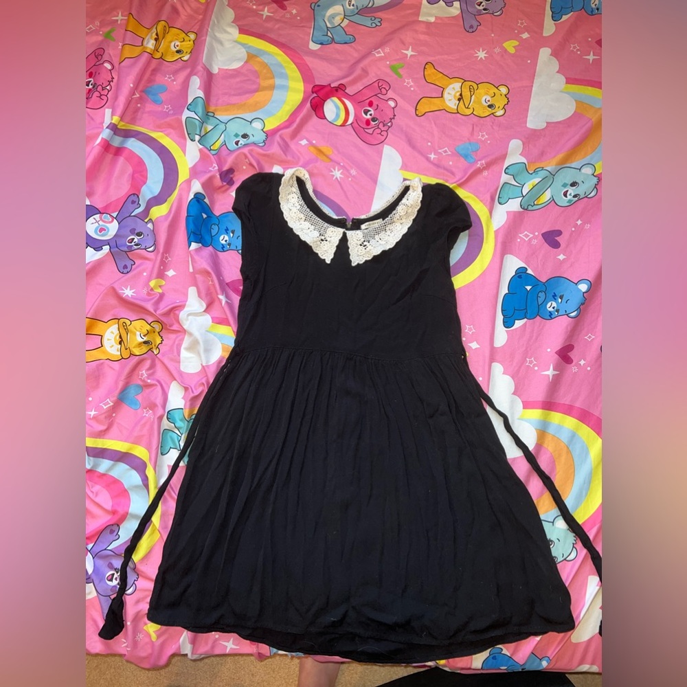 Forever 21 Short-sleeve Black Dress with White Lace Collar